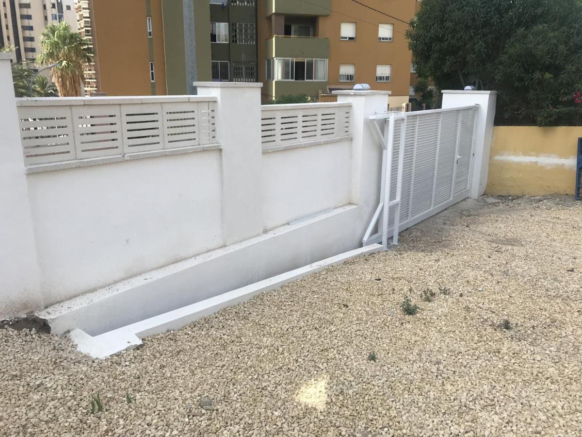 Casa Mya Con Terreno Privado Y Parking Compartido - A 800M De Playa Poniente Villa Бенидорм Екстериор снимка